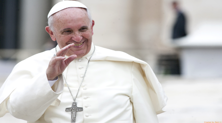 Papa Francisc a oficializat nunta a doi însoțitori de zbor într-un avion aflat la înălțime