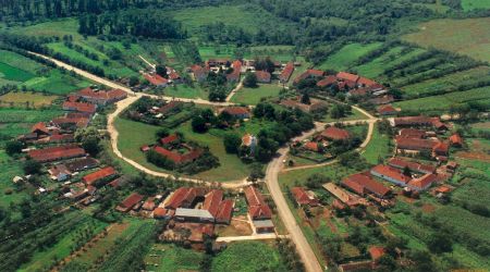 Descoperiți Charlottenburg, singurul sat românesc în formă circulară