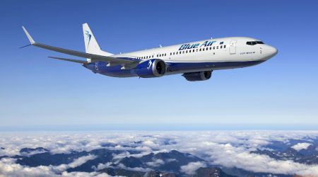 Incident la Blue Air. Un pasager a încercat să intre în cabina piloților în timpul zborului