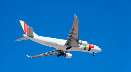 Un pilot de la TAP Portugal a fost reţinut pe aeroportul din Stuttgart după ce s-a urcat la manşă în stare de ebrietate