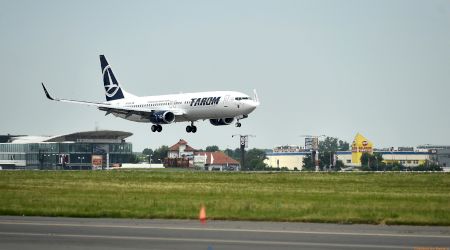 Incident aviatic Tarom. Un avion s-a întors din drum după ce un geam s-a fisurat