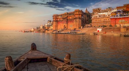 Descoperiți Varanasi, un loc sacru și spectacular în India