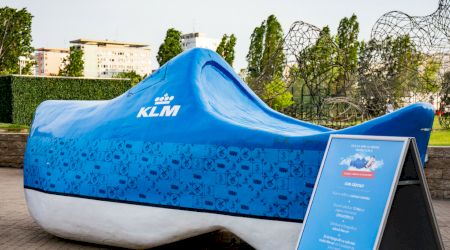 Concurs KLM. Fotografiază-te cu sabotul și câștigă 2 bilete de avion