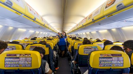 Incident aerian: tânăr imobilizat într-o cursă Ryanair