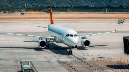 Incident pe aeroport. Un pasager s-a stins din viață după ce a căzut dintr-un avion