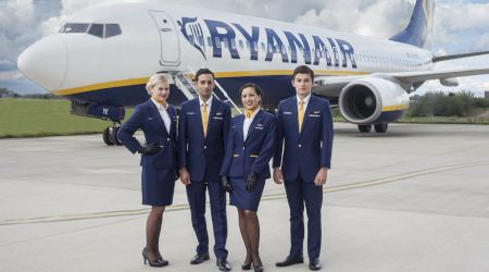 Ryanair recrutează în România însoțitori de bord