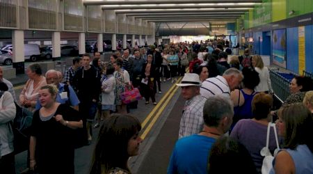 Zbor întârziat pentru 24 de ore. Pasagerii au fost neglijați total de compania aeriană