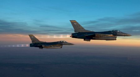 MIG-uri și avioane F16 în cadrul unui eveniment aviatic în Brăila