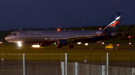 Incident aviatic. Panoul exterior al parbrizului unui avion polonez a crăpat