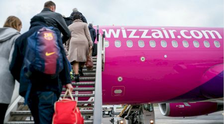 Cum sunt păcăliți românii de o ofertă mincinoasă în numele Wizz Air