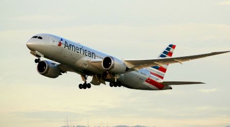 Aterizare de urgență din cauza fulgerelor. Panică la bord