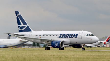 Aterizare de urgenţă pe Aeroportul Otopeni – geam fisurat