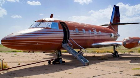 Avionul lui Elvis Presley a fost scos la vânzare