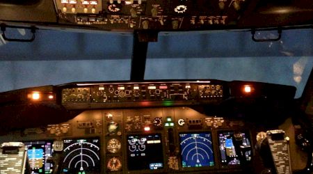 Centru de instruire sintetică dotat cu simulator de zbor FFS Boeing 737 NG