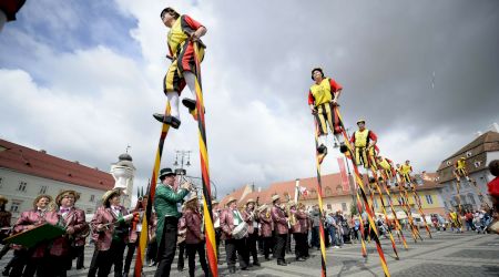 Avertisment pentru turiști: Nu lăsați telefonul pe masă, la terase