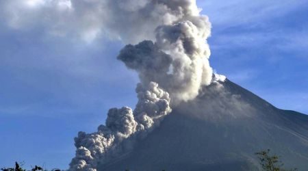 Cod roșu pentru aviație – erupție a unui vulcan în Indonezia