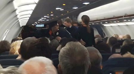 Pasager agresiv la bord. Salutul nazist și încercarea de a-l apuca de gât pe căpitan l-au costat scump