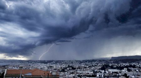 Vizitați Franța în această perioadă? Mare grijă la furtunile devastatoare