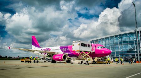 O cursă Wizz Air s-a întors pe Otopeni imediat după decolare. Pilotul suspecta un impact cu o pasăre
