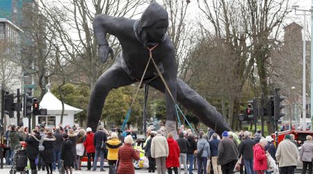 Cea mai mare sculptură în bronz din Marea Britanie va fi dezvelită vineri în oraşul Plymouth