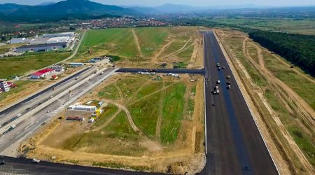 TAROM reia rutele spre Baia Mare din București