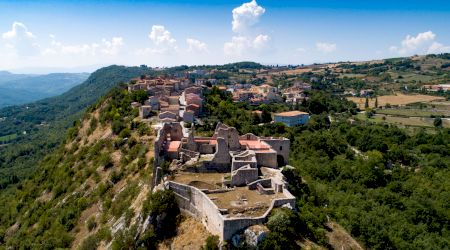 Aceste case din Italia se vând cu prețul de doar un euro. Galerie Foto