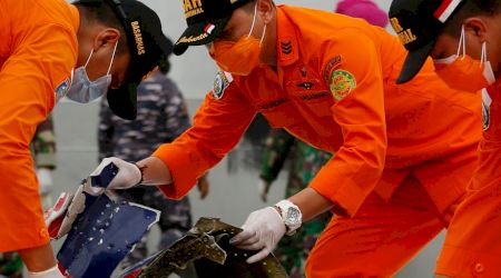 Avion Boeing 737-500 prăbușit în Indonezia. Au fost găsite cutiile negre