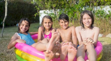 Cum amenajezi o piscină interesantă, pentru distracția copiilor în această vară?